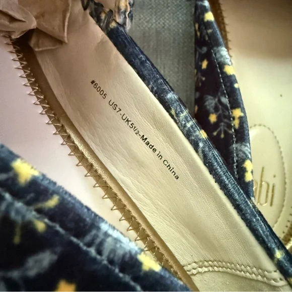 NWOT💕 Cabi Carnaby Floral Velvet Loafer Flats with Gold Horsebit Detail - Picture 4 of 6